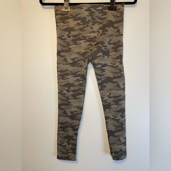 Spanx | Green Camouflage Crop Leggings | Size Large - Picture 2 of 3